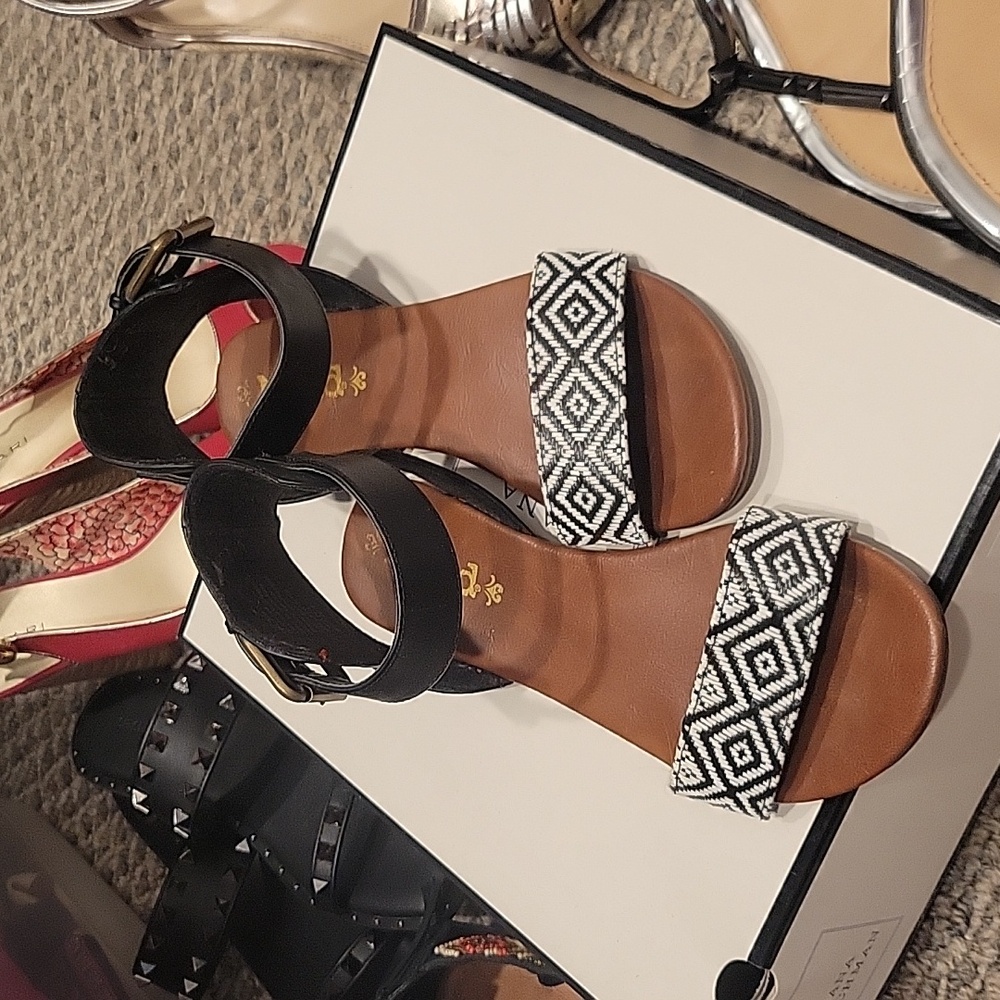 MUDD Black and White Sandals
